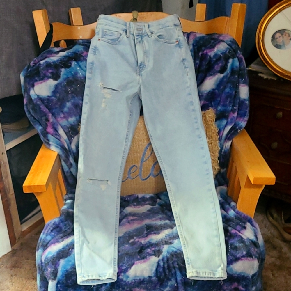 Skinny jeans distressed